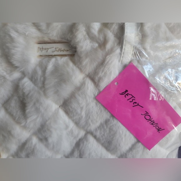 Betsy Johnson white tote faux fur never been used. - Picture 2 of 3